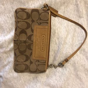 Beige Coach wristlet Good condition! 🧡